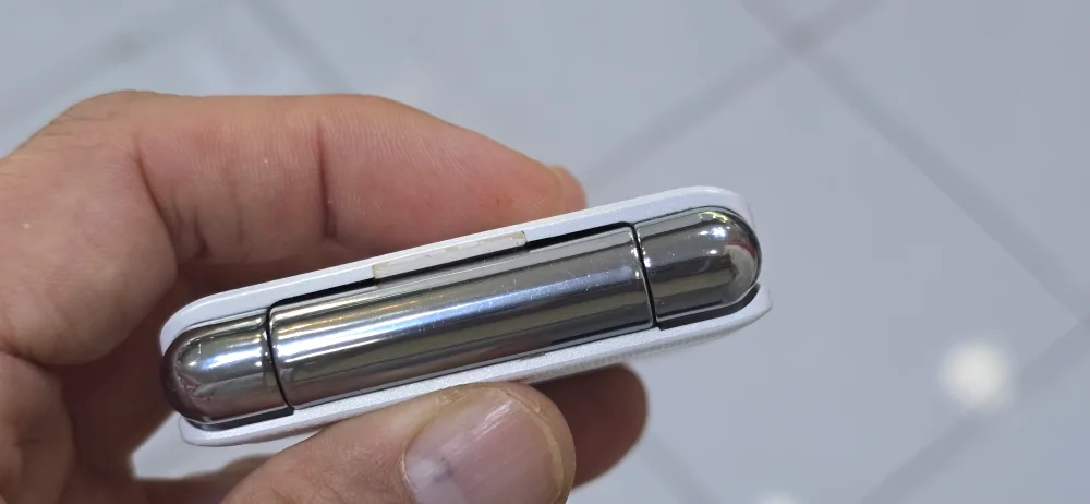 삼성 갤럭시 폴더 폰 SM-G150 깨끗한 중고폰 팝니다.