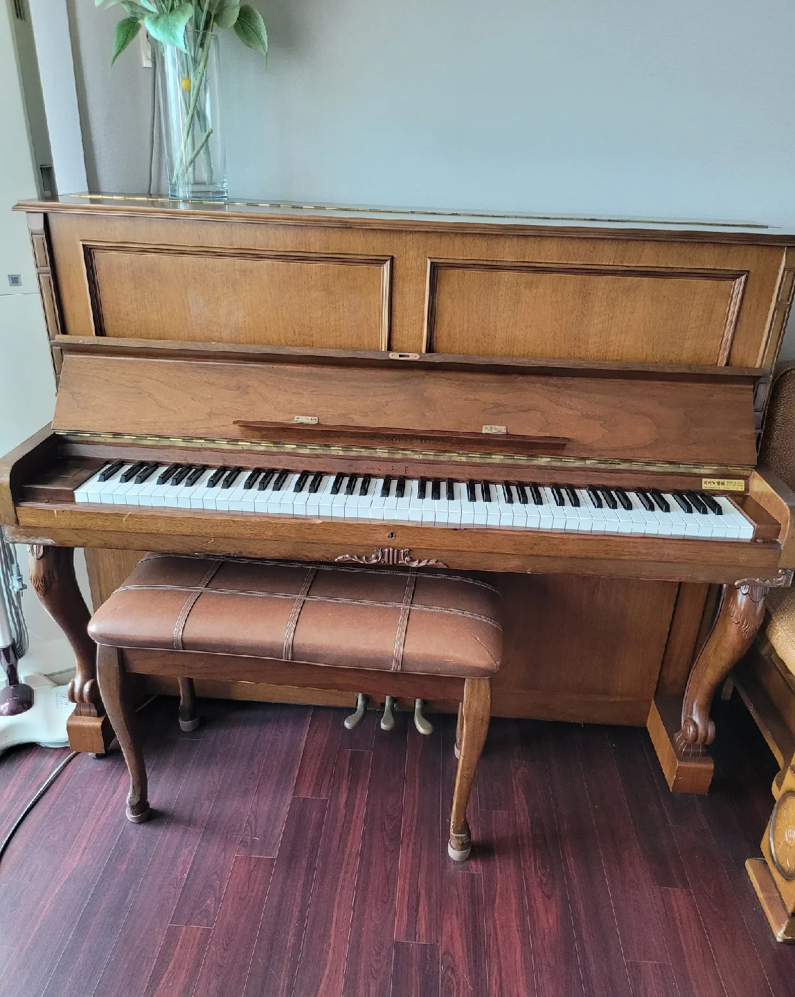 중고 나무색 업라이트 피아노