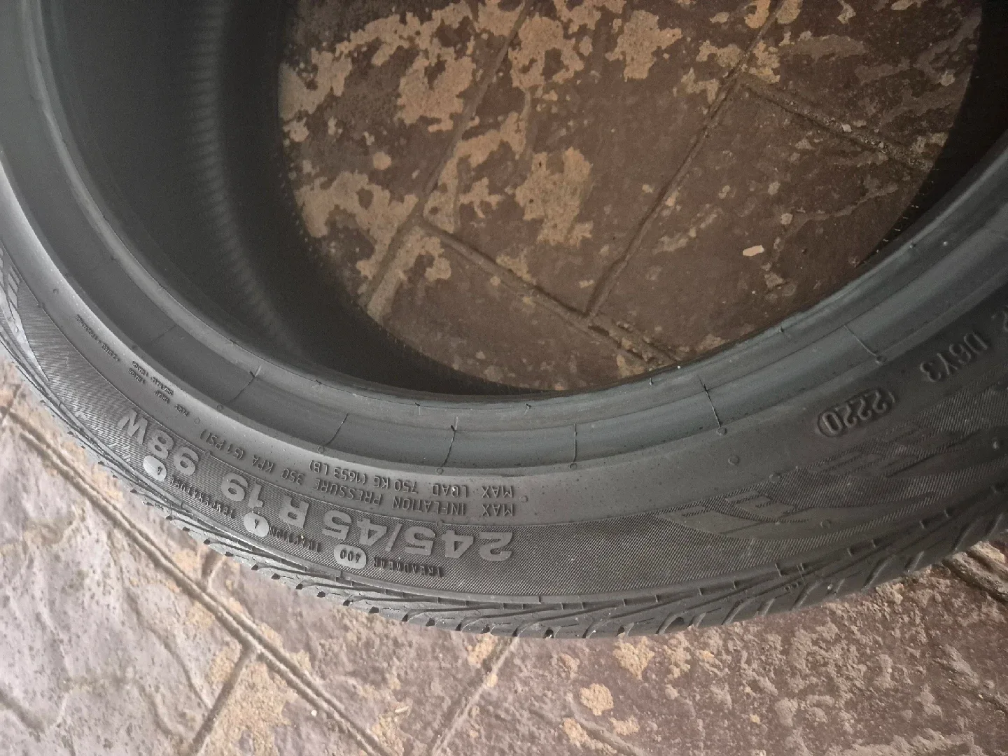 콘티넨탈 245/45 R19 중고타이어 3개