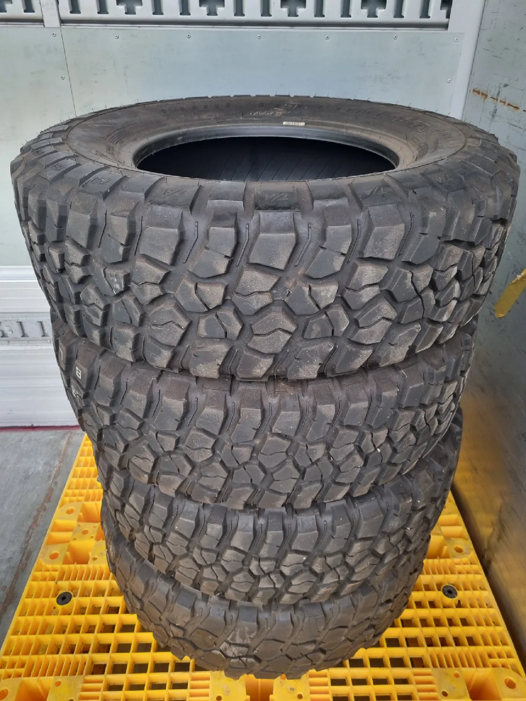 BFG 머드 Terrain T/A KM3 지프 랭글러 정품중고 타이어