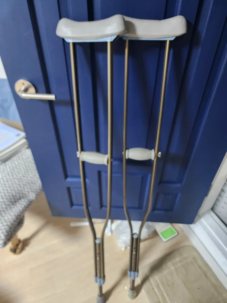 중고 목발 한 쌍 5000원 혜화역