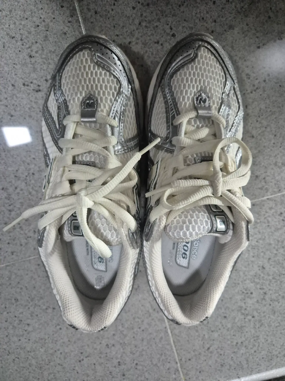 뉴발란스 1906R 화이트 실버 (230)