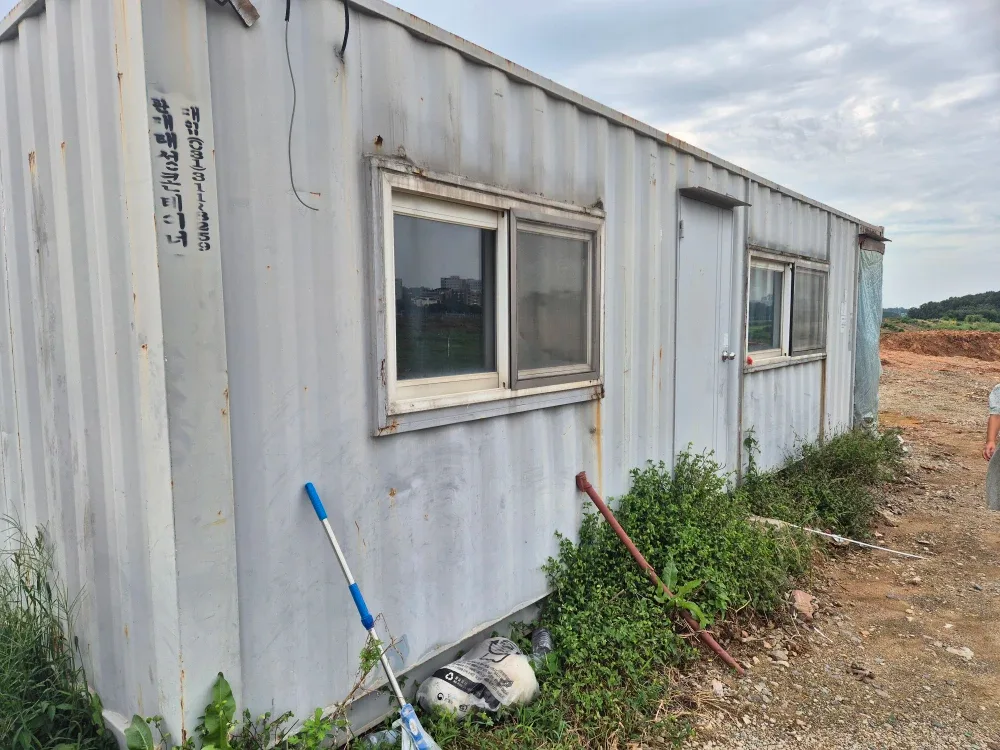 중고 컨테이너 3×9 창고로 쓴거 팔아요.