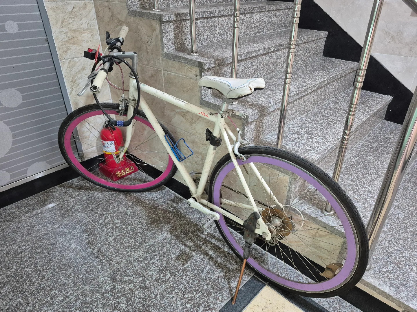 중고 자전거 (흰색)