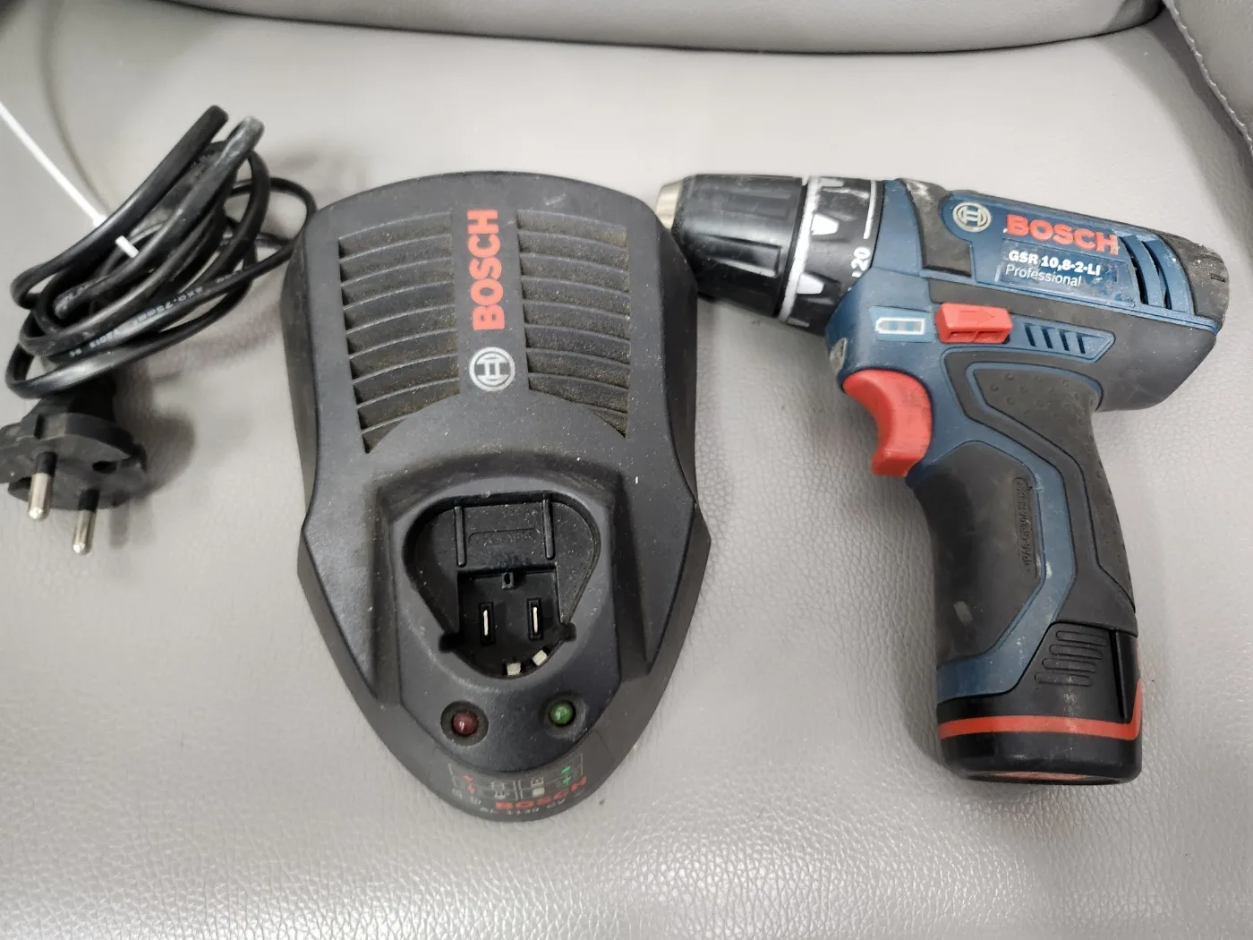 보쉬 GSR 10.8-2-LI 소임팩 전동드릴 중고입니다