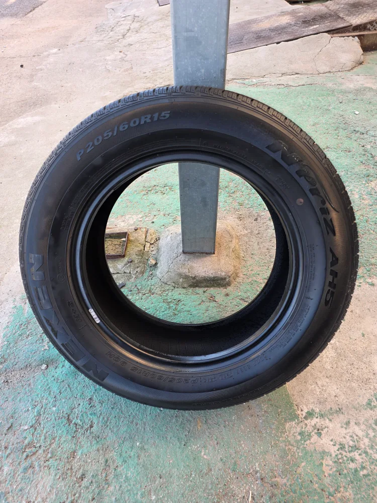 넥센  205/60R15 1짝 중고팝니다 5만원