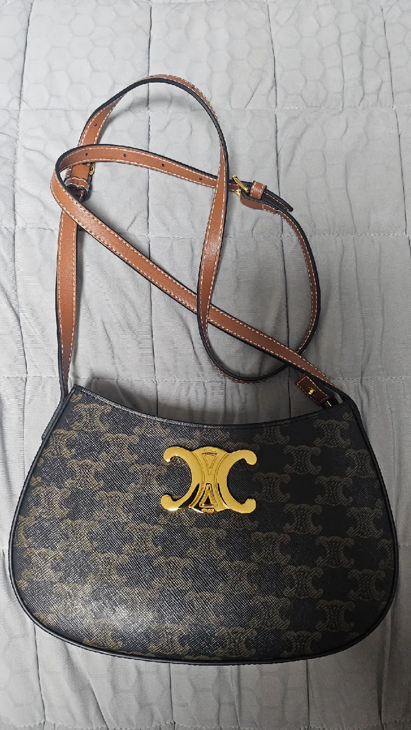 셀린느 트리오페 미디움 틸리백