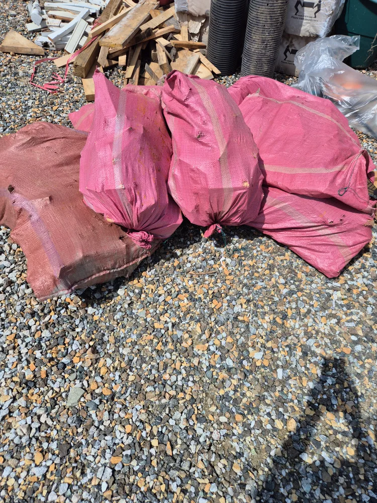 중고 나무 조각