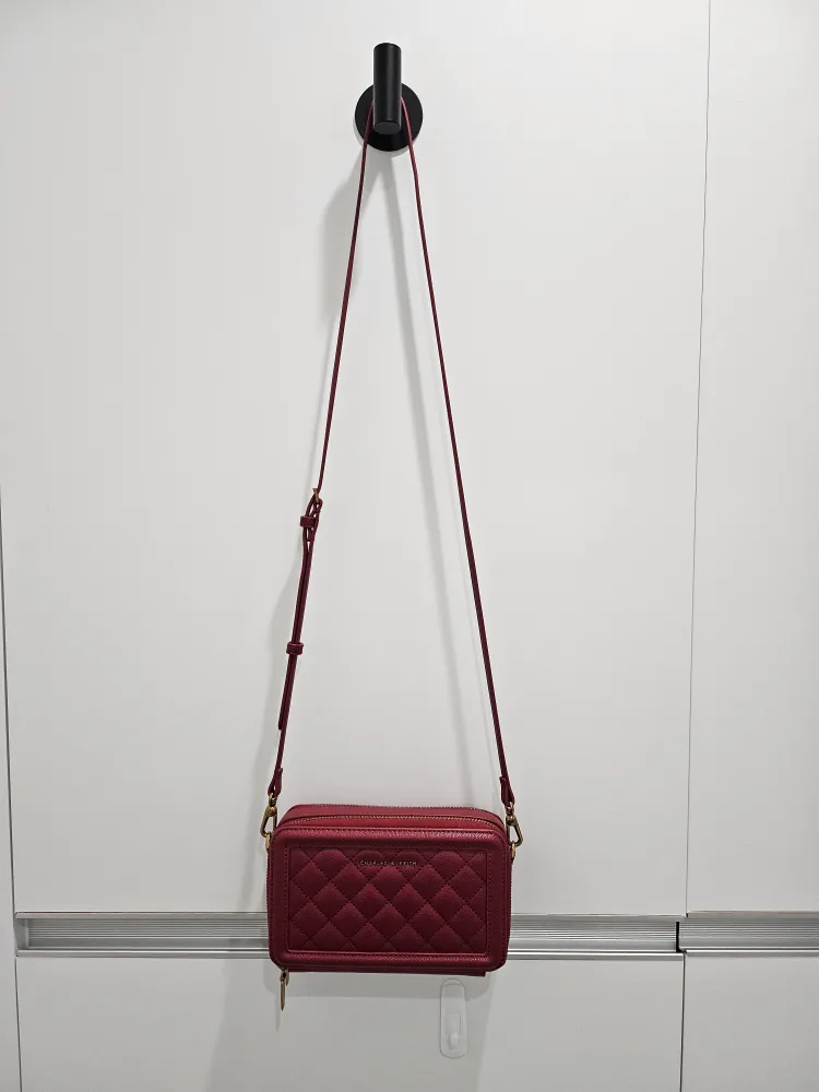 찰스앤키스 퀼팅 레드 미니 크로스백 중고