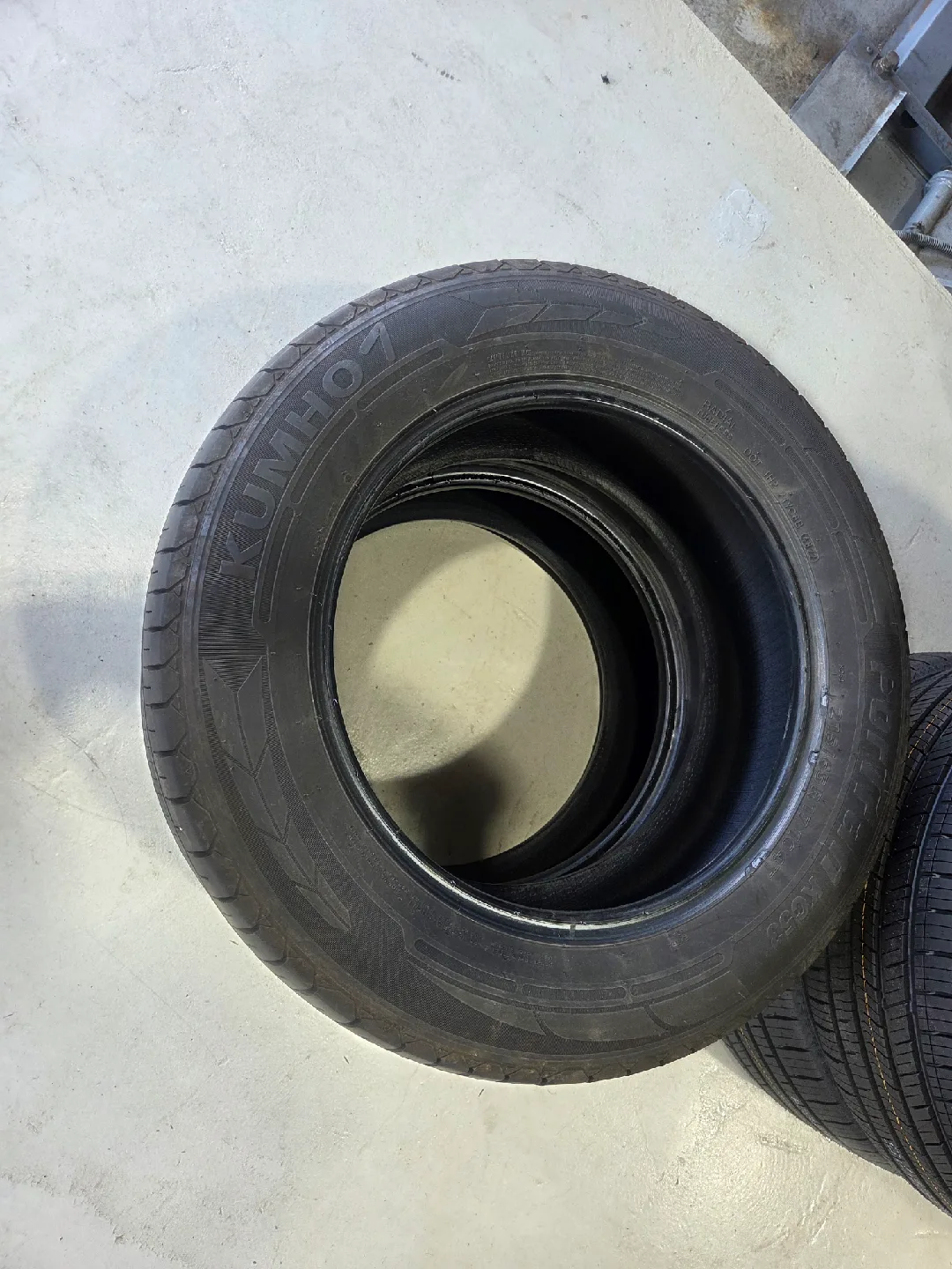 중고타이어 금호 Portran KC53 타이어 215/65R17.  2개