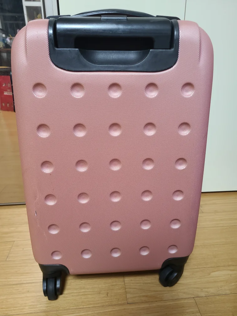 핑크색 여행용 캐리어