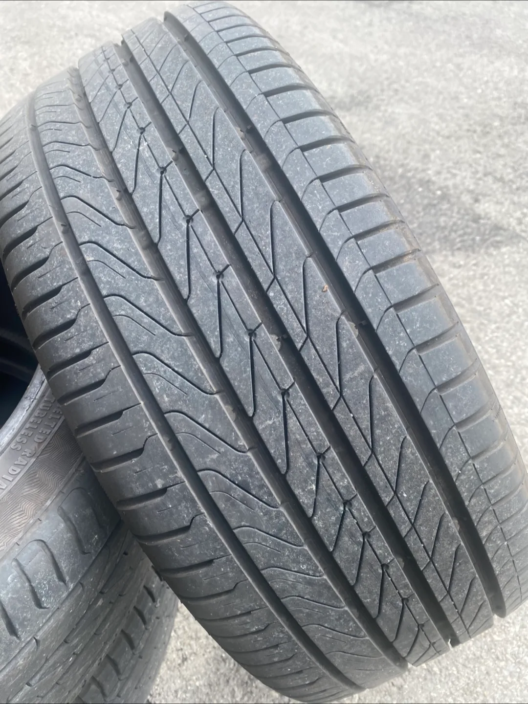 uc6 인터콘티넨탈 중고 타이어 215/45/17