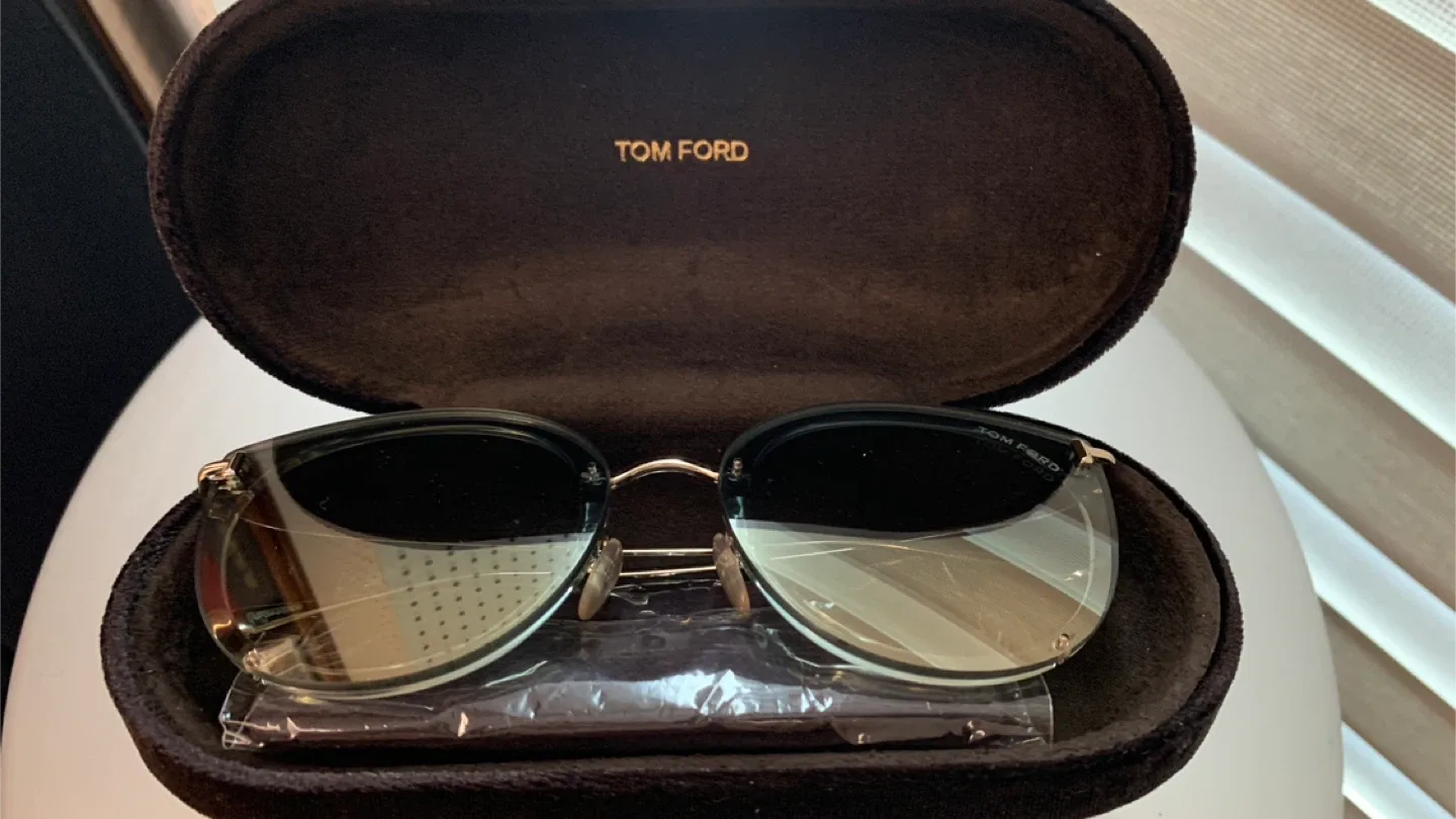 미사용신품 톰포드 선글라스 TF720K-32Q