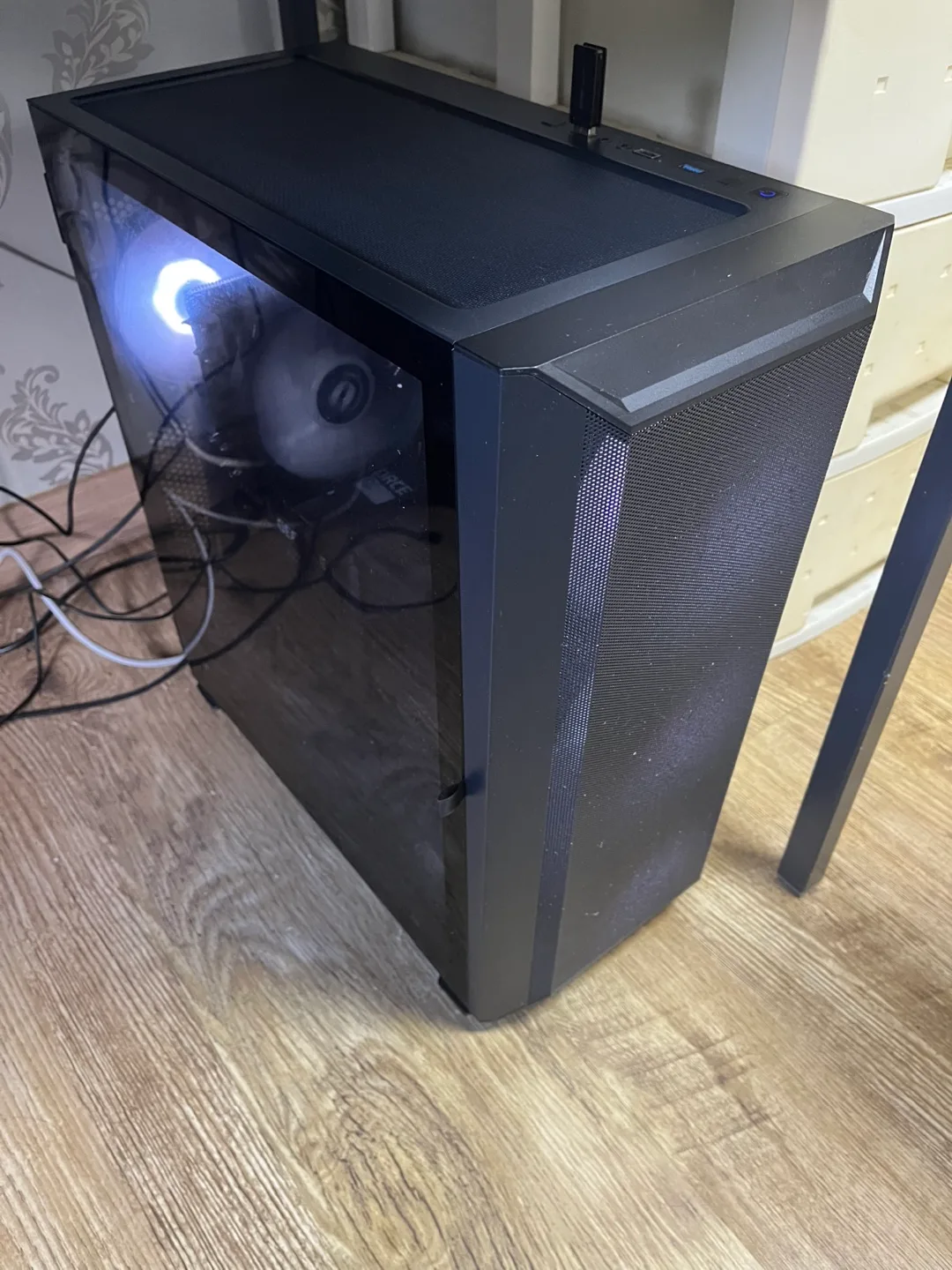 중고 컴퓨터 본체 팝니다