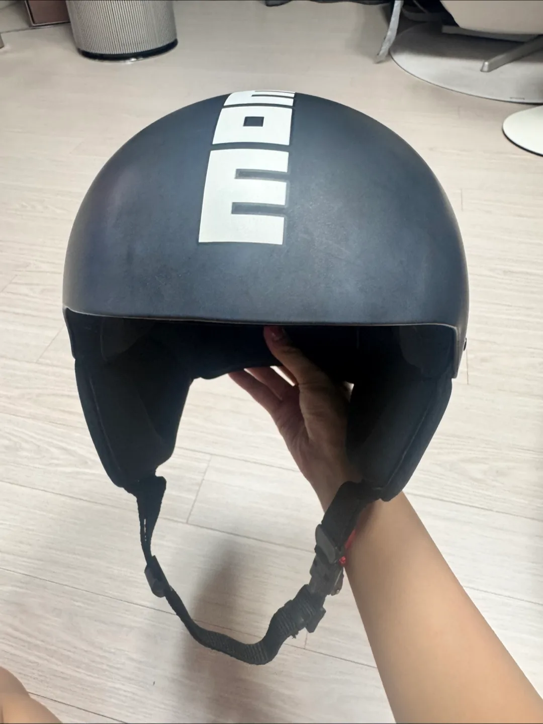 모모디자인 스키 헬멧 (M 사이즈) - 여성용( 여성용이라 청소년도 맞을거에요)