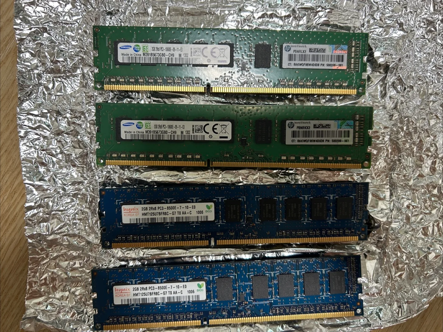 (중고) 서버용 삼성(10600/E)/하이닉스(8500/E) 2GB DDR3 ECC RAM 4개 총 8GB 팔아요.