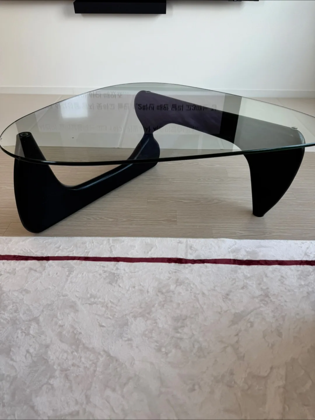 이사무노구치 오마주 원목 강화유리 테이블 좌식 블랙 인테리어