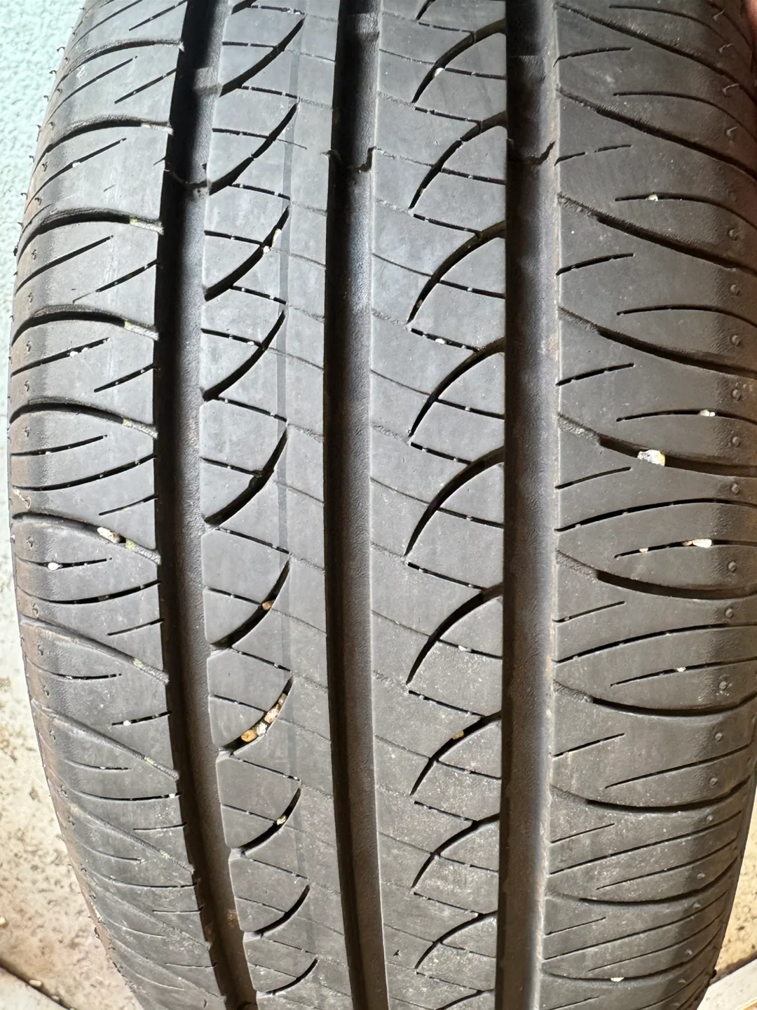 중고타이어 거져들고가세요.