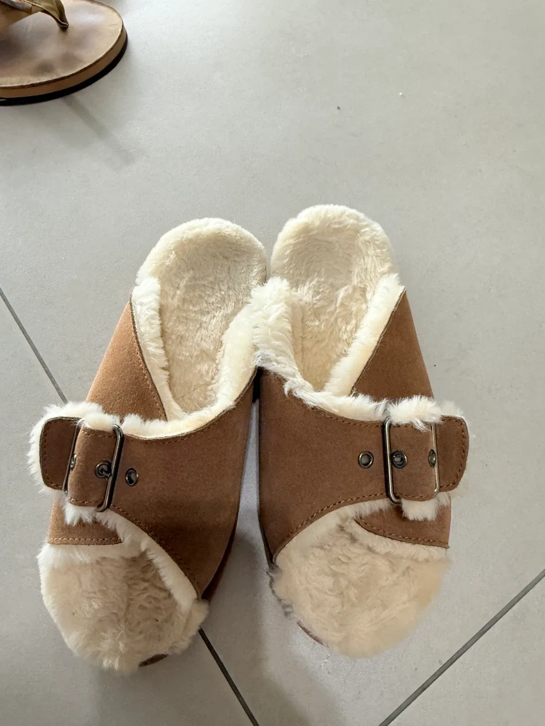 중고_235털 슬리퍼