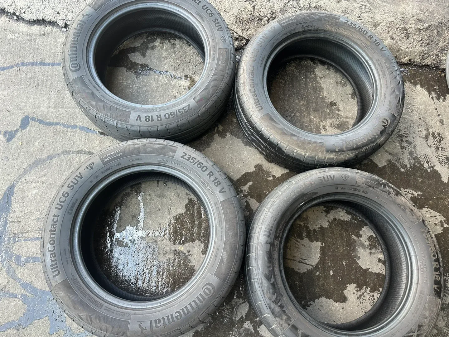 235 60 18 콘티넨탈 울트라컨택트 2짝 중고타이어