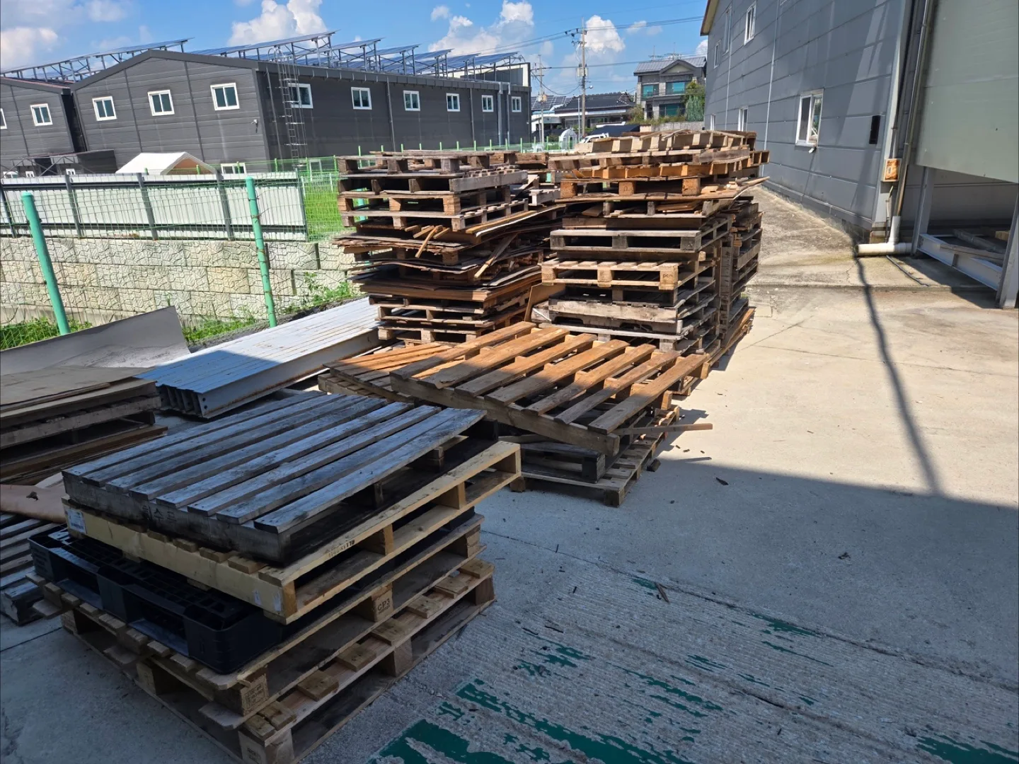 중고 나무 파레트