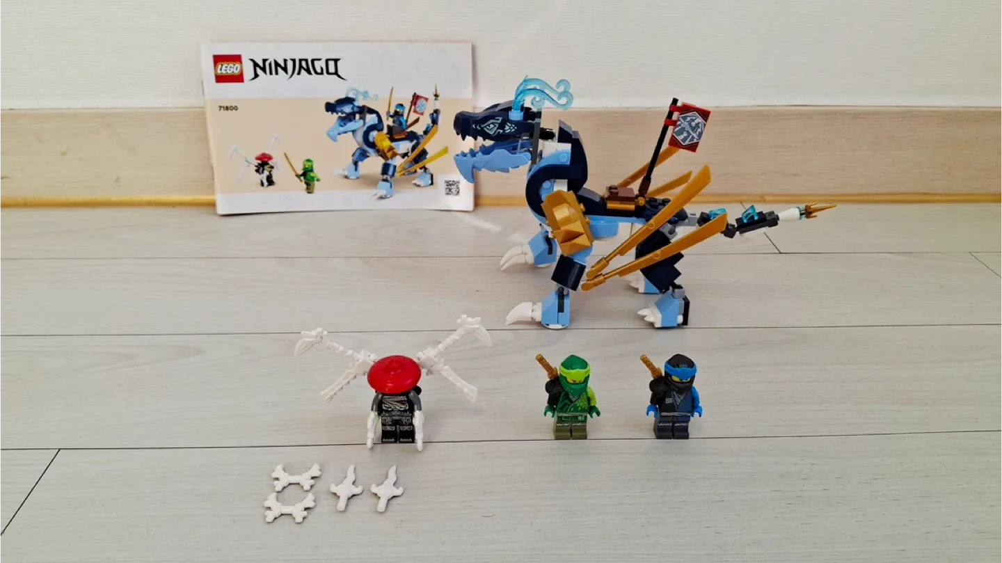 레고 71800 닌자고 니야의 워터드래곤 중고 판매합니다.