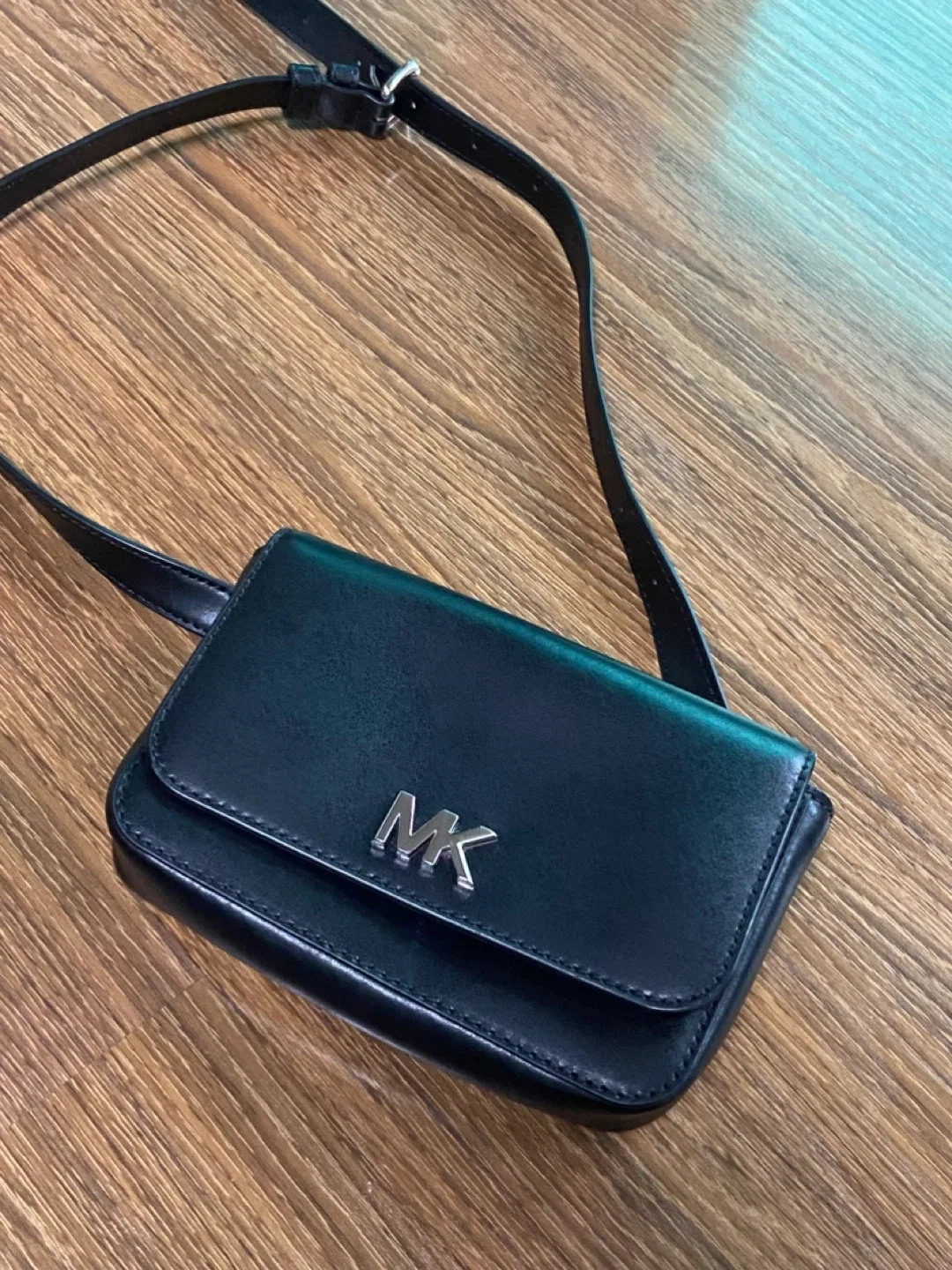 마이클코어스 미니 크로스바디백