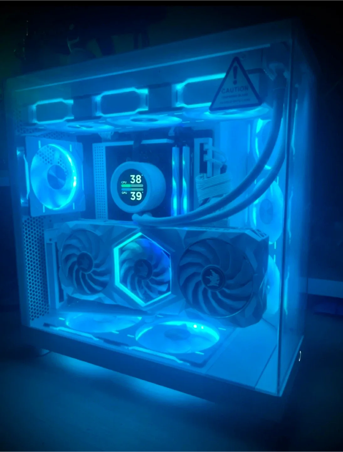 7800X3D 고사양 PC 배그 풀옵 깔끔한 화이트