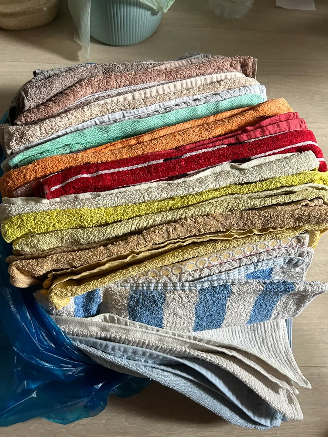 다양한 색상 중고 수건 모음 24장