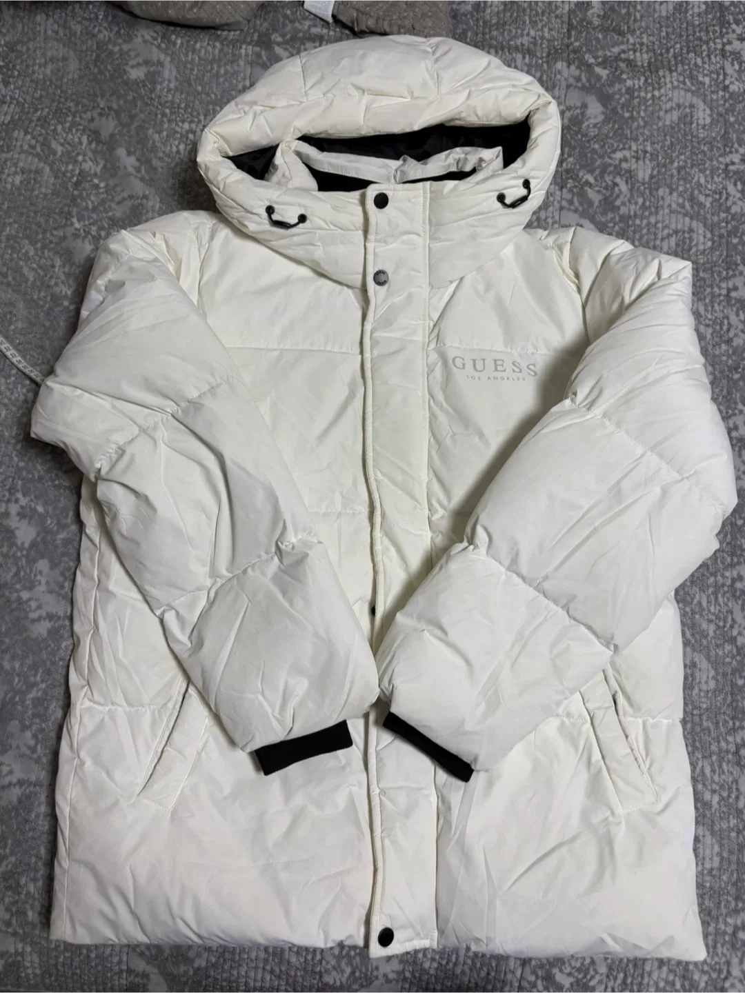 게스 흰색 패딩 M