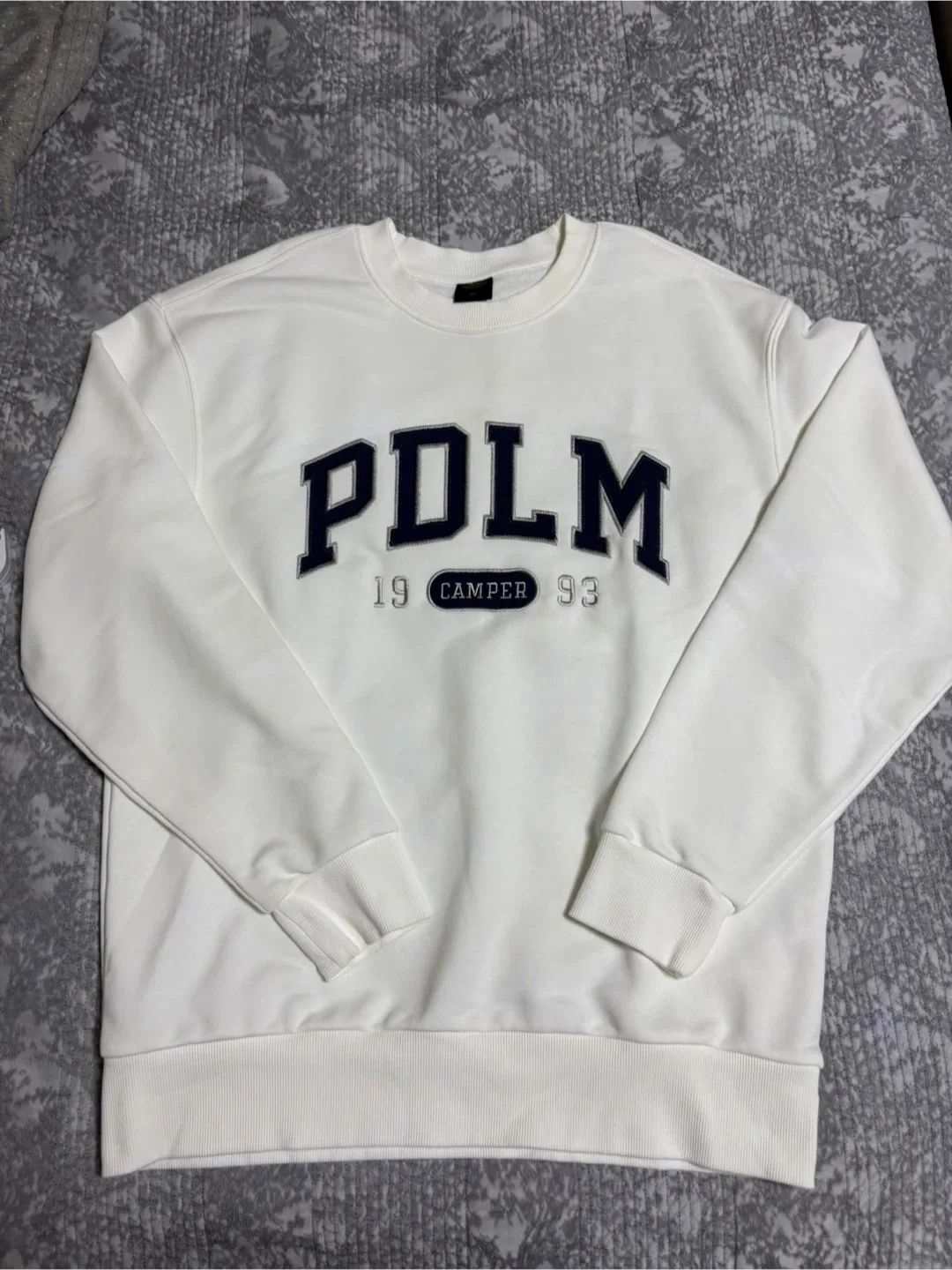 흰색 맨투맨 100