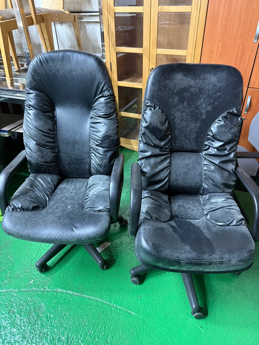 중고 가죽 사무용 의자