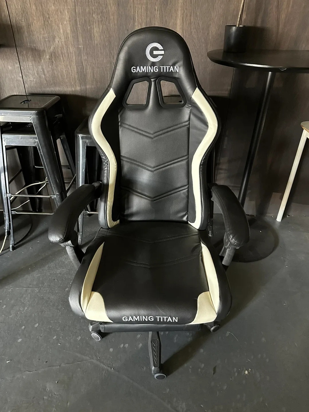 일루일루 지타이탄 게이밍 의자 블랙 중고