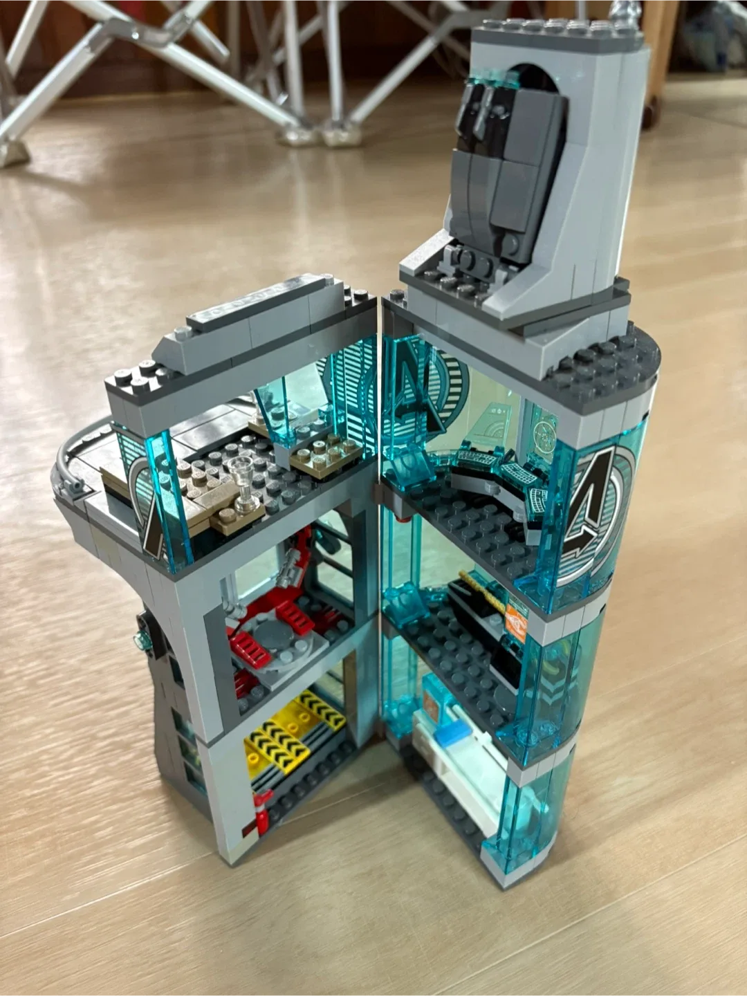 레고 76038 중고 어벤져스 타워 판매합니다! (피규어 포함)