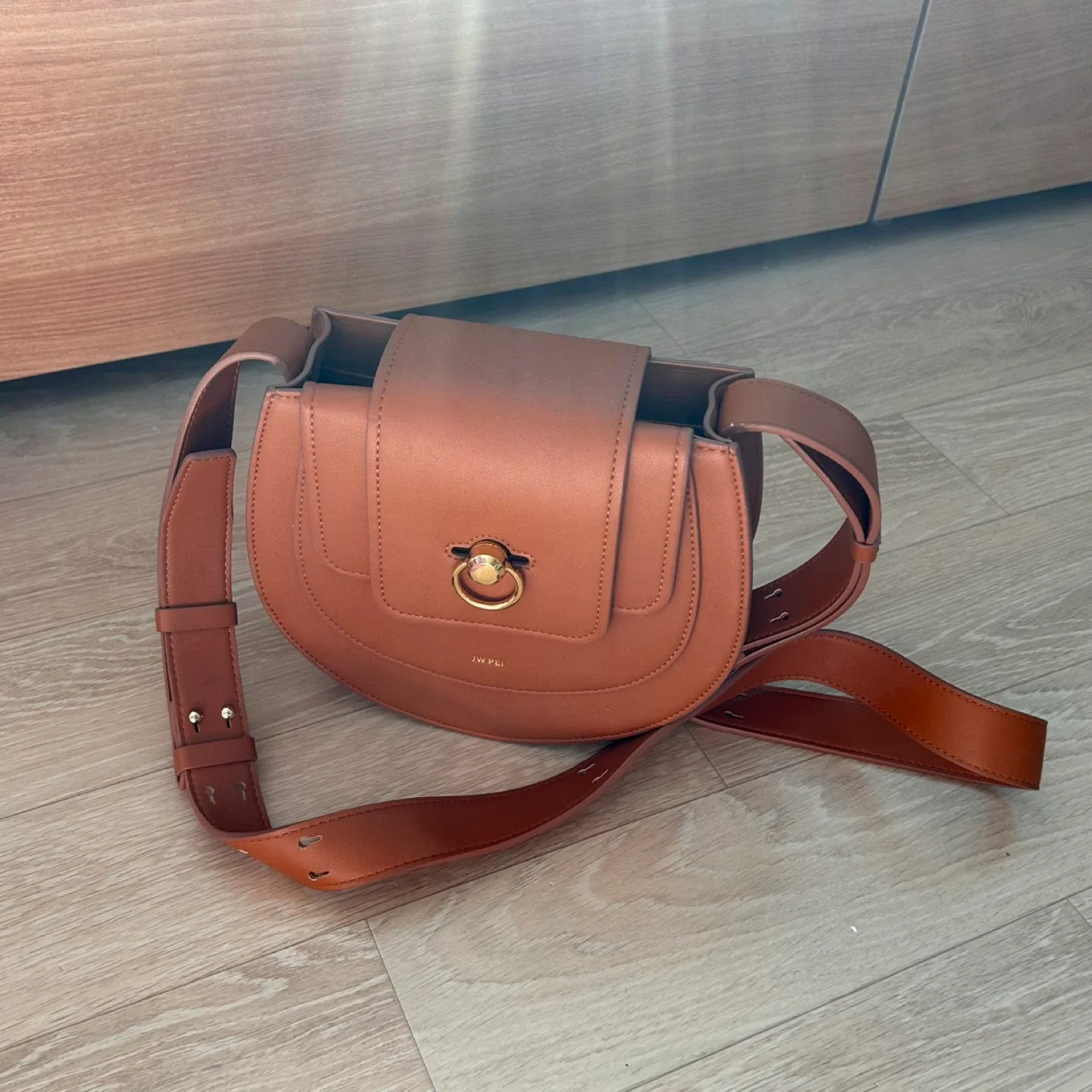 JW PEI 크로스백 브라운