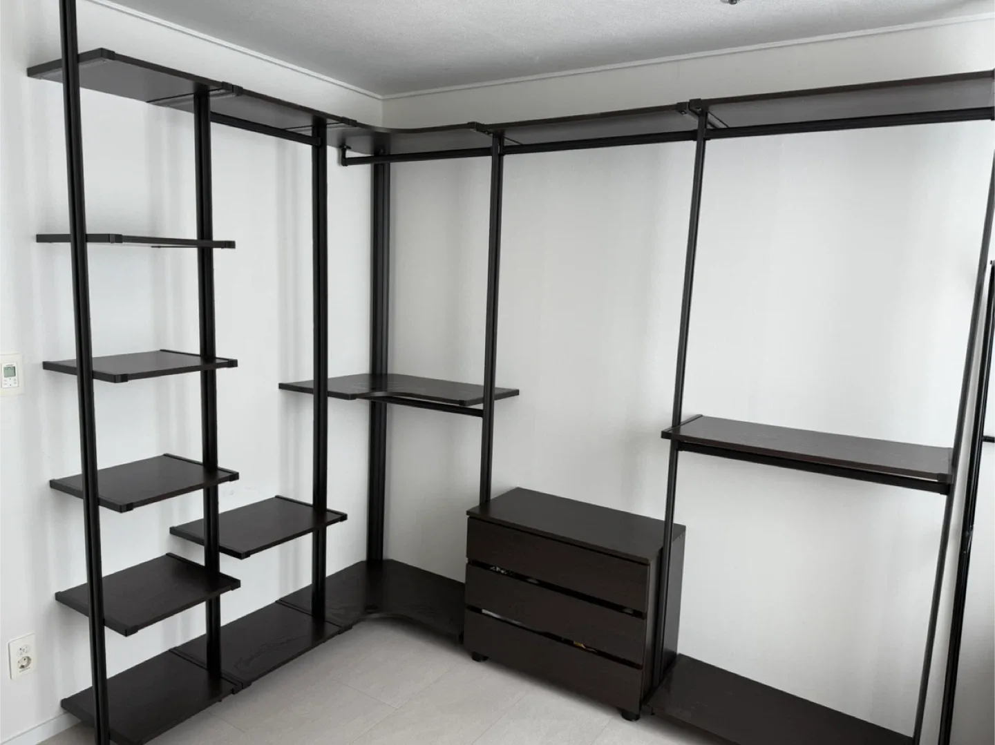 시스템옷장 시스템행거 + 옵션서랍장2개(거래성사 후 1-2일안에 가져가시면 3만원 네고)