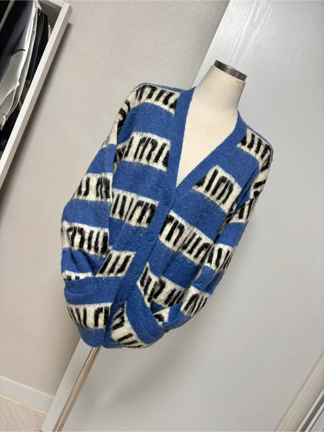 미우미우 가디건(중고제품)