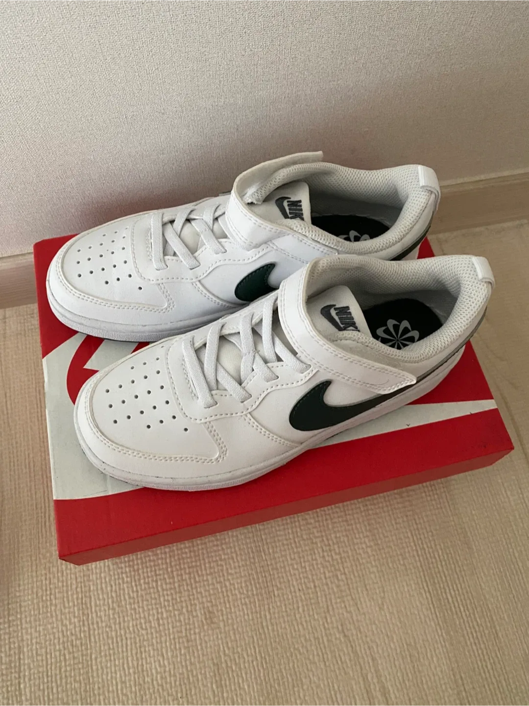 나이키 흰색 운동화 200 (새상품)