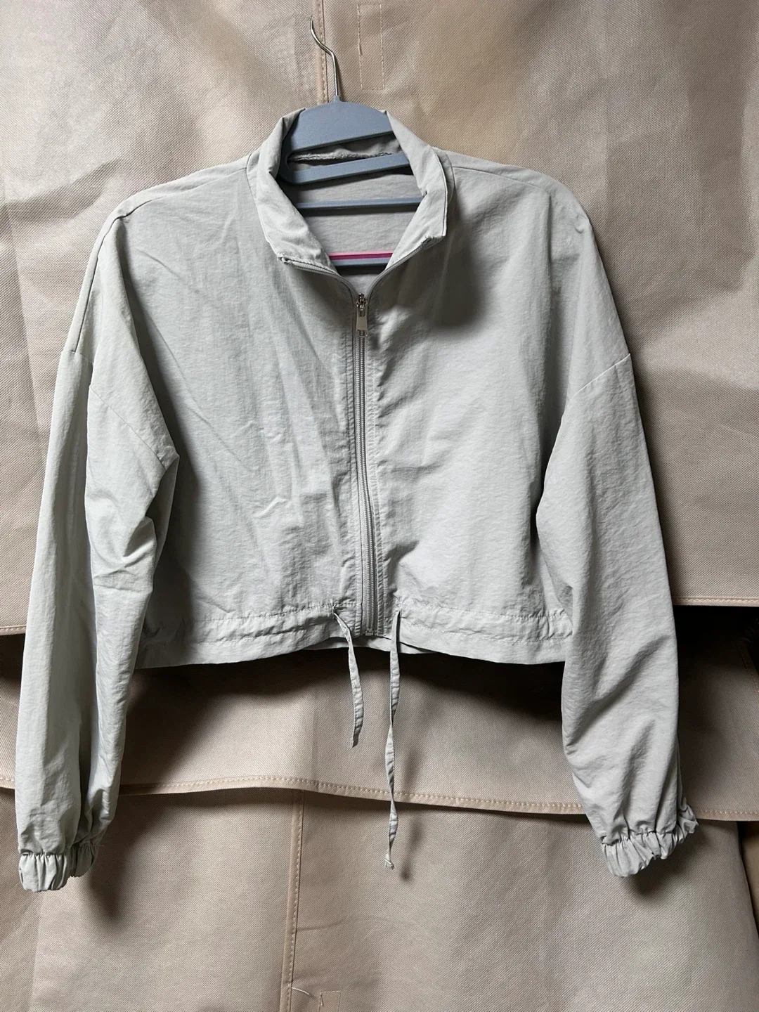 크롭 기장 바람막이 자켓