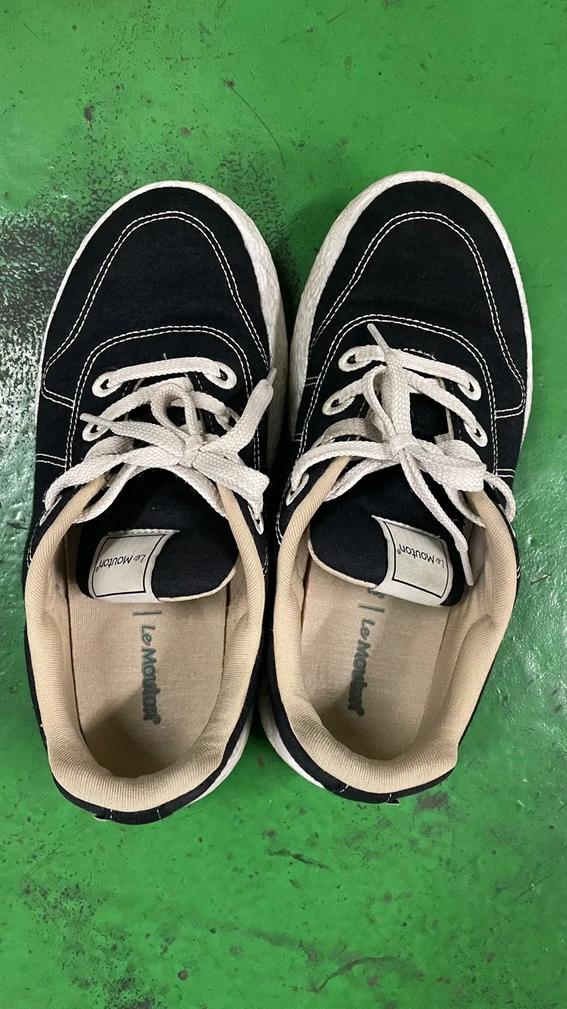 르무통 검정 스니커즈 중고입니당