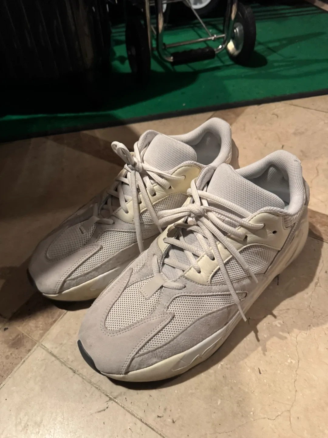 아디다스 이지부스트 700(중고)서이즈 310