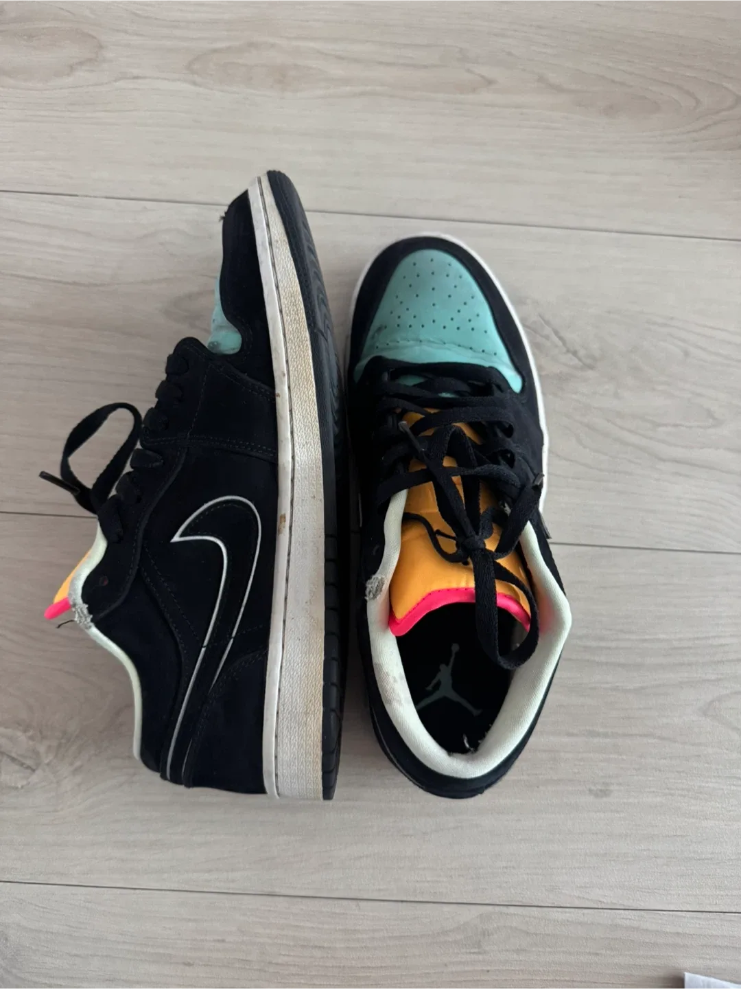 조던1 로우 블랙/터키 (중고, 265)