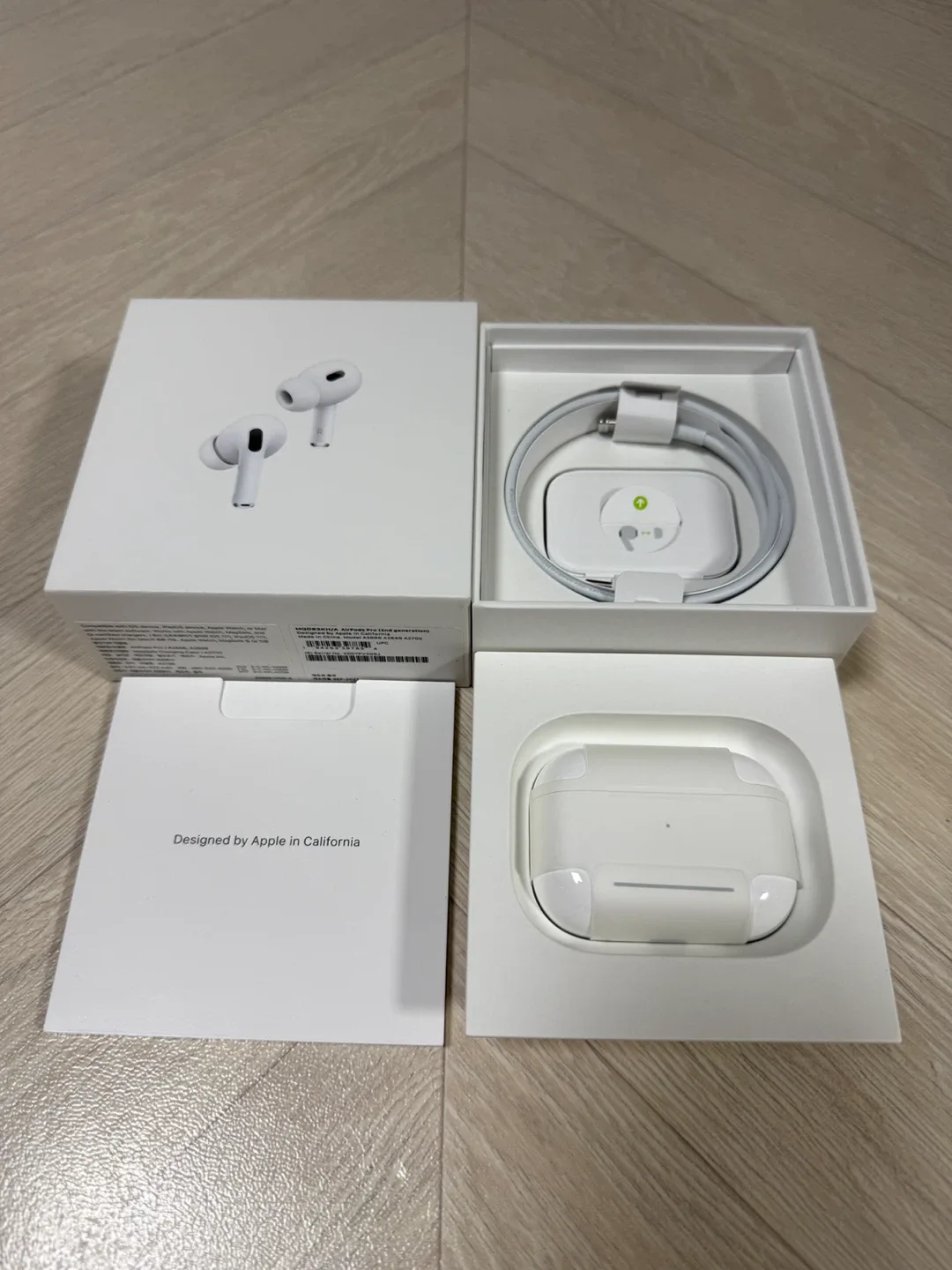 애플 에어팟 프로 2세대 라이트닝 팝니다. (상태좋음, 풀박스)