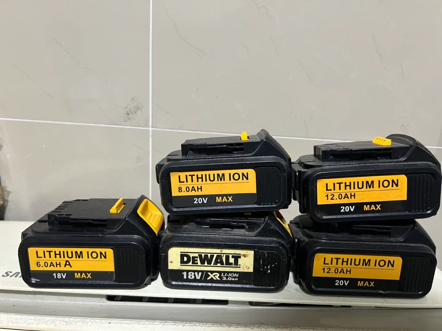 디월트 호환 리튬이온 배터리