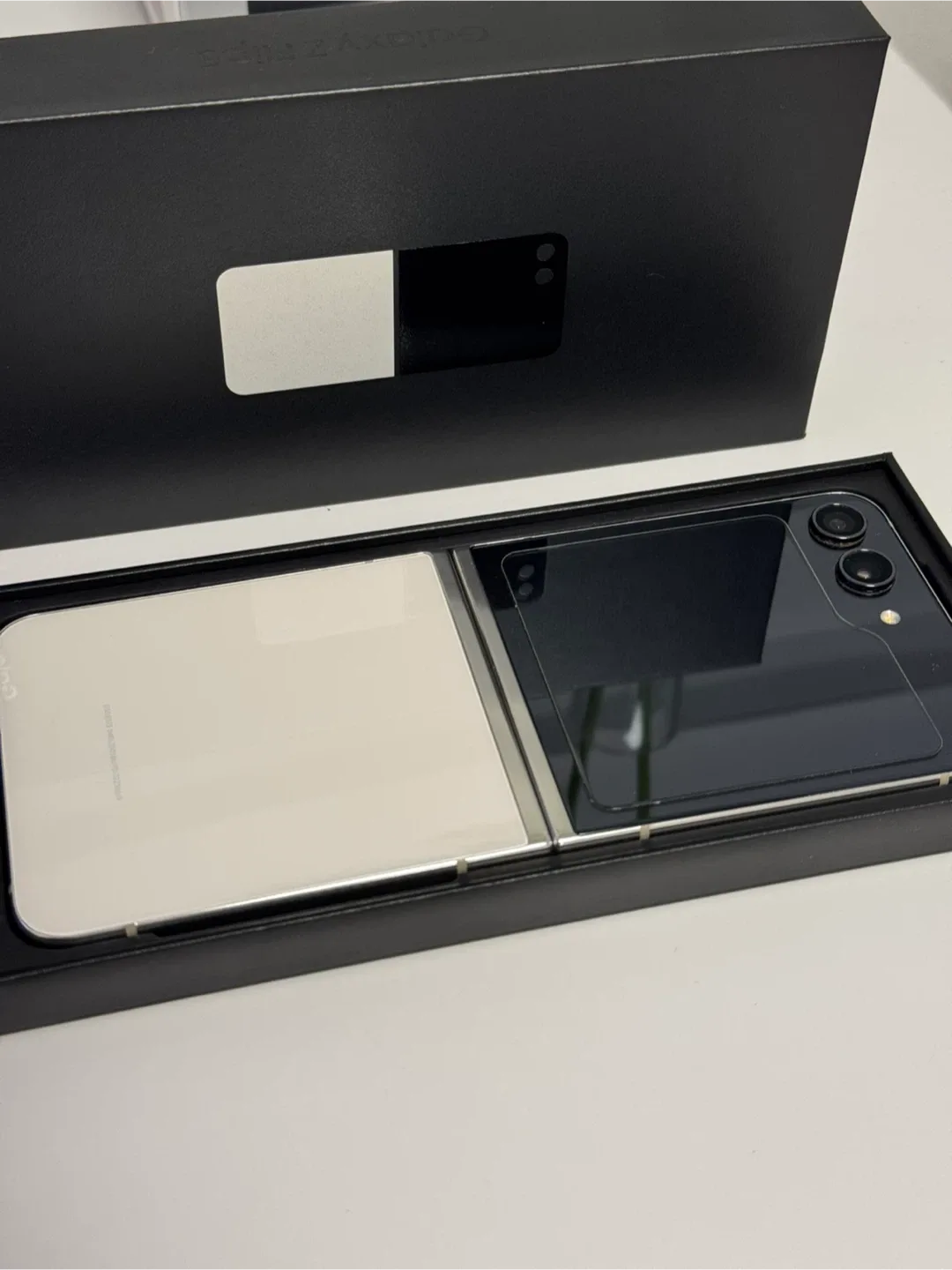 갤럭시 Z Flip5 크림화이트 256기가 중고판매