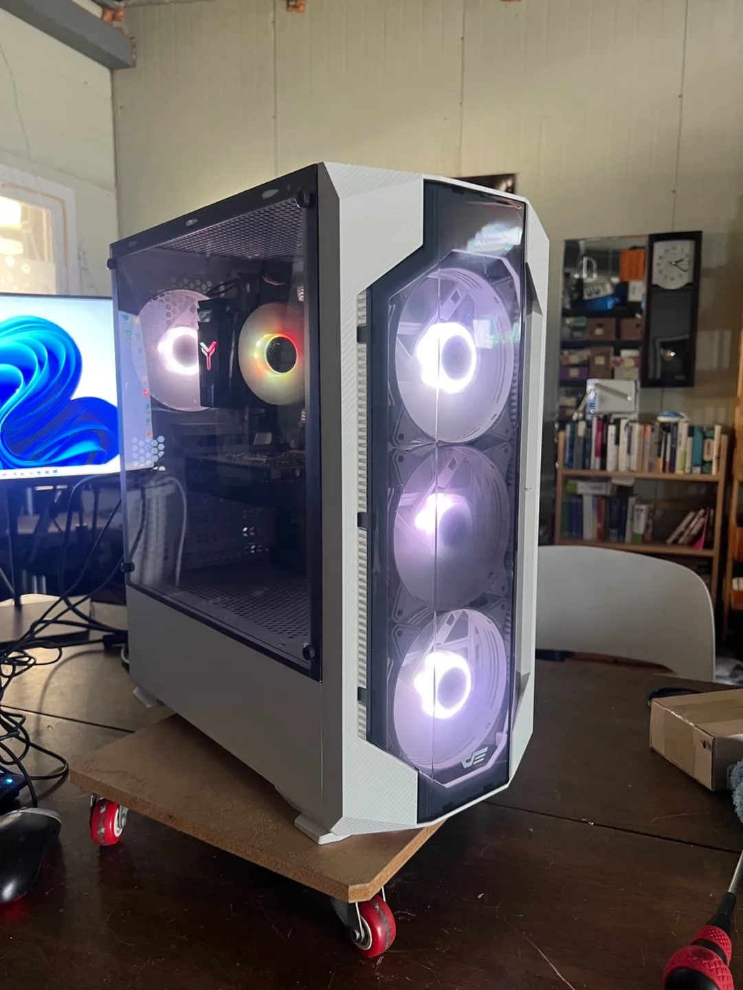 화이트 컴퓨터 PC 본체