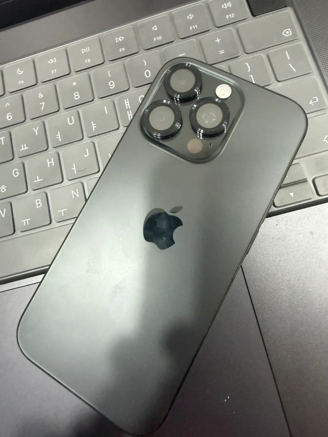 아이폰 16 pro 중고 팝니다