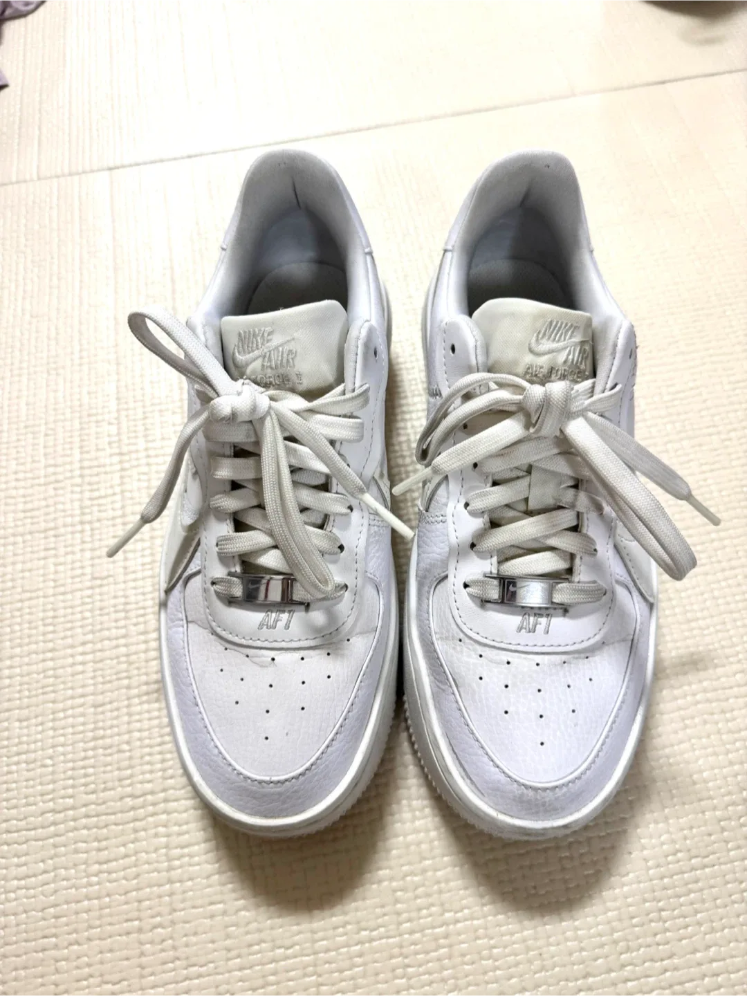 나이키 에어포스1 플랫폼 240mm 팝니다