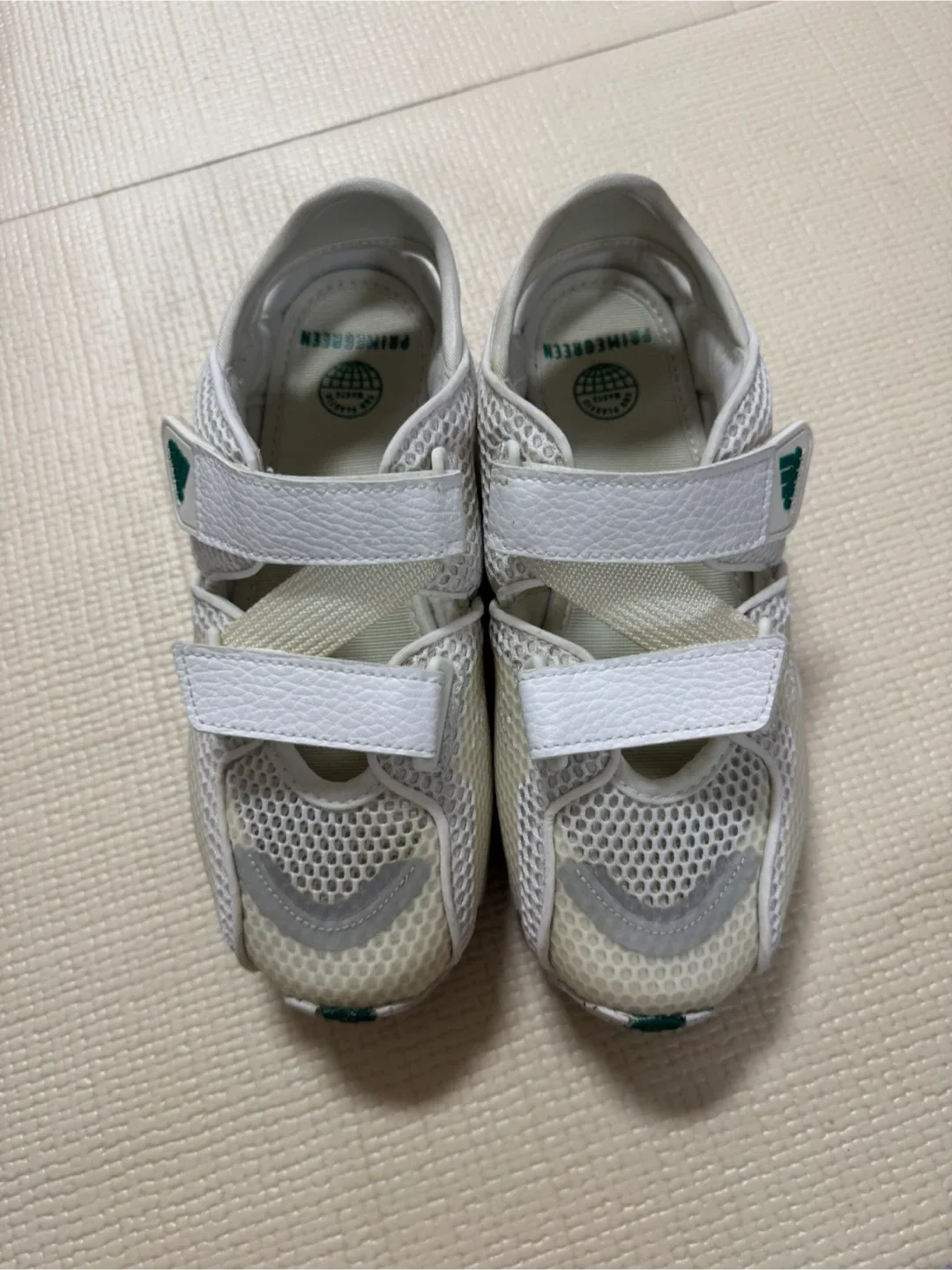 아디다스 eqt93  235사이즈 팝니다