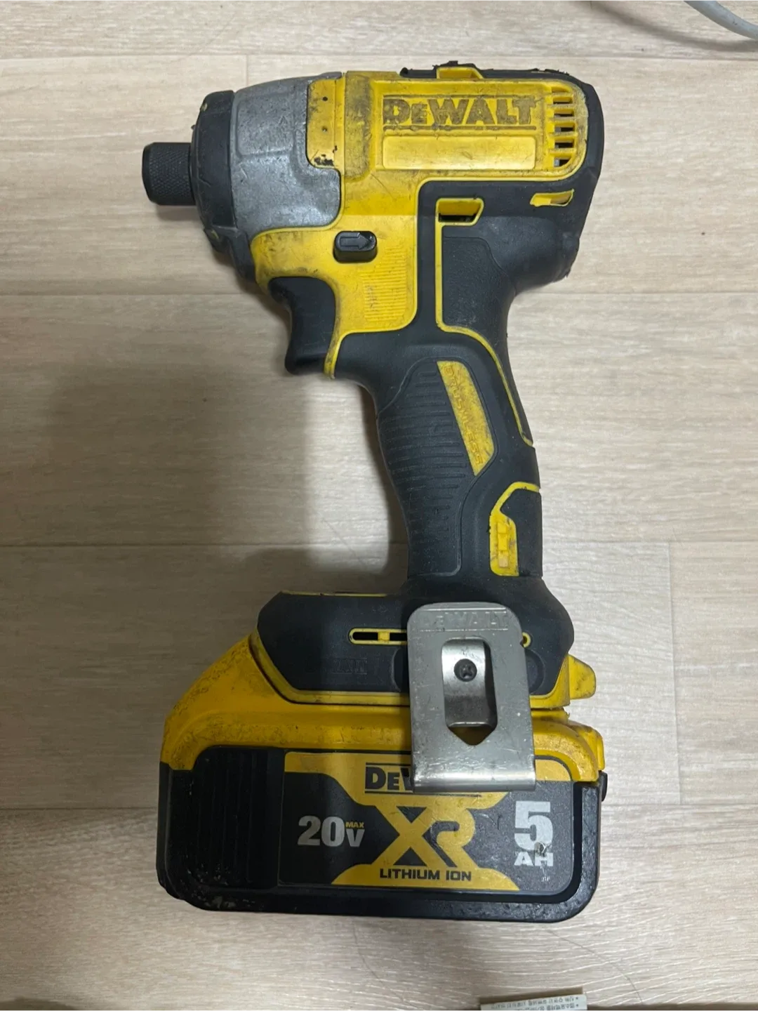 디월트 20V 임팩 드라이버